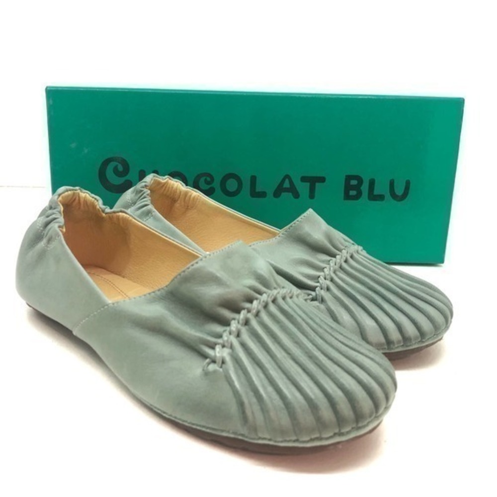 NWT Chocolat Blu pintuck green leather flats WIDE